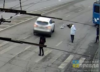Ударил правой «бочиной»: в Волгограде «Ниссан Кашкай» сбил на переходе женщину