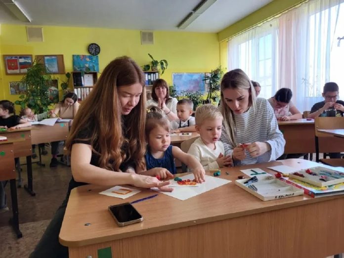 roditeli-shkola-malyshi-detskij-sad-adm-vol-1111