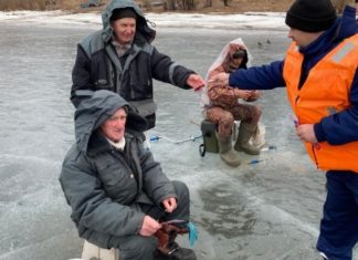 Любителей зимней рыбалки в Волгоградской области предупреждают об опасности
