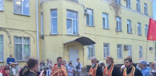 В Волжском прошёл крестный ход в память Святых Царственных страстотерпцев