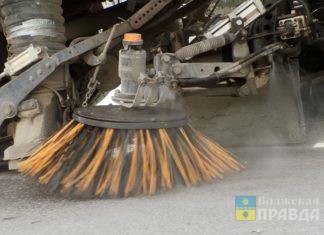 Каналопромывщики и снегометатели: какие чудо-машины помогают наводить чистоту в Волжском