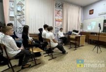 Волжские школьники связались по телемосту с ровесниками из Мариуполя и Санкт-Петербурга