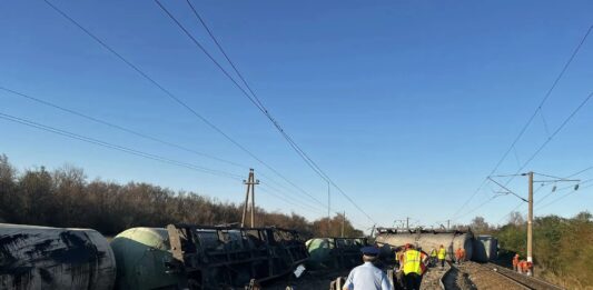 В Волгограде 24 поезда поменяли маршрут из-за схода поезда