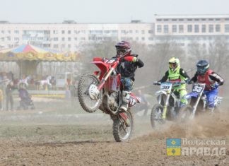 В Волжском проходят традиционные соревнования по мотокроссу «Битва на Волге»