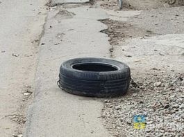 Волжан возмутили покрышка-шлагбаум и гаражные аферисты