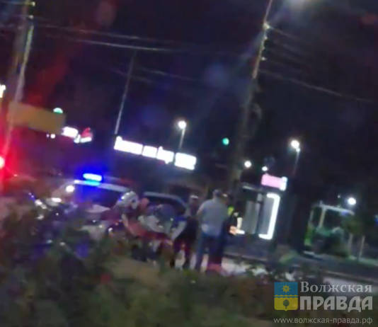 В Волжском у «Перекрёстка» насмерть сбит велосипедист