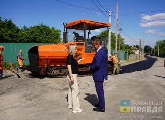 В Волжском в СНТ «Химик» ремонтируют дорогу на улице Озёрной