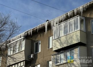 Волжане говорили о сосульке как угрозе жизни