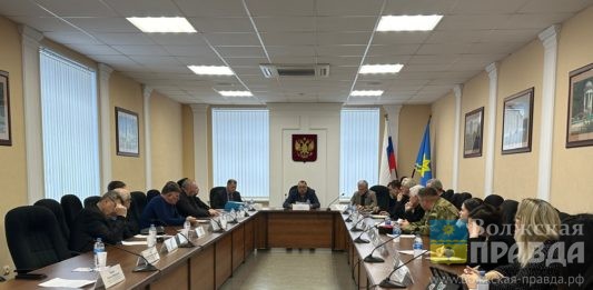 «Чемодан добра» и пресечение конфликтов: в Волжском состоялась встреча участников Совета межнациональных и межконфессиональных отношений