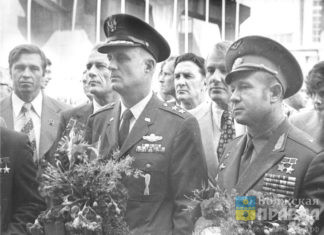 Космонавты и Волжский: Терешкова стала перемотчицей, Леонов подружился с художниками