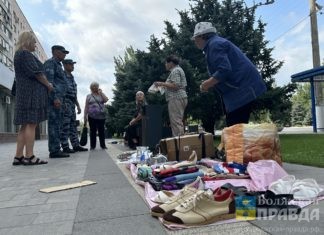 В Волжском рейды помогают избавить от барахольщиков пешеходную зону на проспекте Ленина, 97