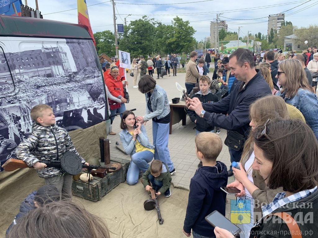 Горожан победнее. День Победы в России. Городские жители. Горожане. Фотозона на 9 мая.