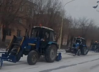В Волжском на уборку дорог вышла техника комбината благоустройства
