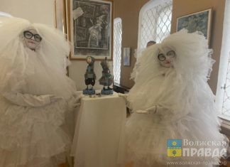 Когда гортензии оживают: в Волжской картинной галерее сны обрели форму в картинах и куклах