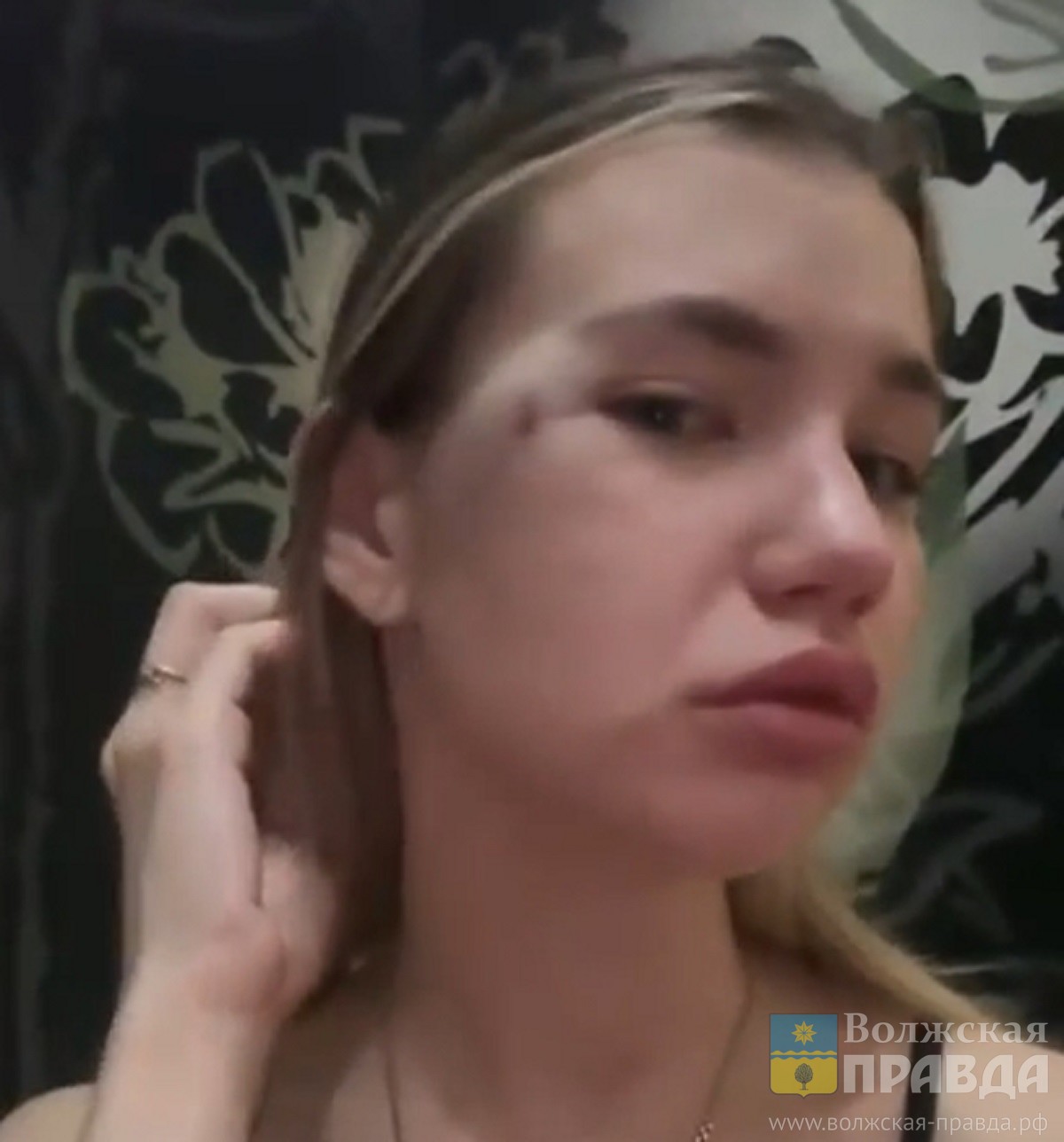 Головой, кулаком и лбом: обидчик волжанки, не давшей себя «потрогать», заявил, что она била его сама