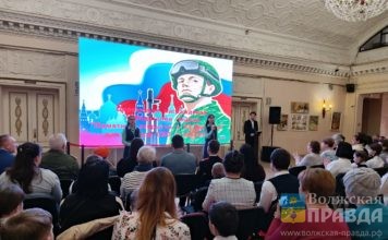 В Волжском наградили победителей конкурса открыток для бойцов СВО