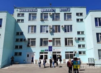 Капсула времени и аллея выпускников: В волжском филиале ВолГУ начались юбилейные торжества