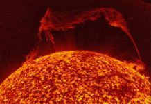 Солнце потрясло космос: протуберанец в миллион км не угрожает волжанам