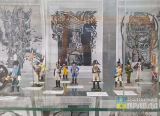 Наполеон и Александр I встретились в Волжском на выставке оловянных солдатиков