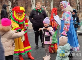 Блинная ловля, чудо-чучело и вкуснотень: третий округ Волжского спровадил зиму прочь