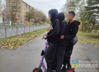 Нос разбит, швы на лице: в Волжском ищут самокатчиков, сбивших 72-летнюю женщину, и скрывшихся