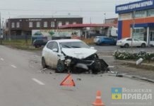 В Волжском в лобовом ДТП у автосервиса пострадали водитель и малышка 5 лет