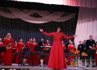 «Где вы, там — свет!» — волжский оркестр народных инструментов поздравили с юбилеем