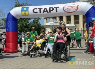 Более 120 волжан вышли на забег, чтобы собрать средства для отдыха детей с ОВЗ