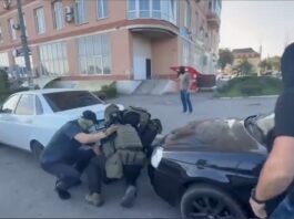 Лицом в асфальт: в Волгограде задержали вымогателя 3 миллионов рублей у участника СВО