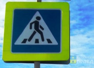 В Волжском сотрудник полиции сбил пешехода