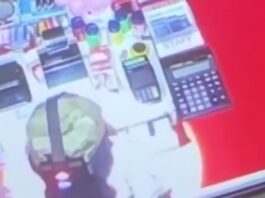 В Жирновском районе подростки ограбили магазин и потратили деньги на сладости