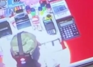 В Жирновском районе подростки ограбили магазин и потратили деньги на сладости
