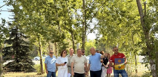 Глава Волжского потребовал привлекать дорожных подрядчиков к гарантийному ремонту